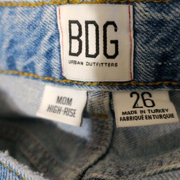Urban Outfitters BDG Mom High-Rise Distressed Jeans Medium Wash Size 26 (26x29) - Picture 6 of 6